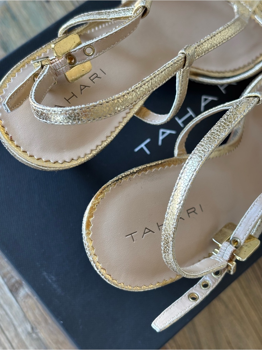 Tahari "Ta-Nite" Women's Gold Metallic Strappy Heels Size 9 - Picture 9 of 14